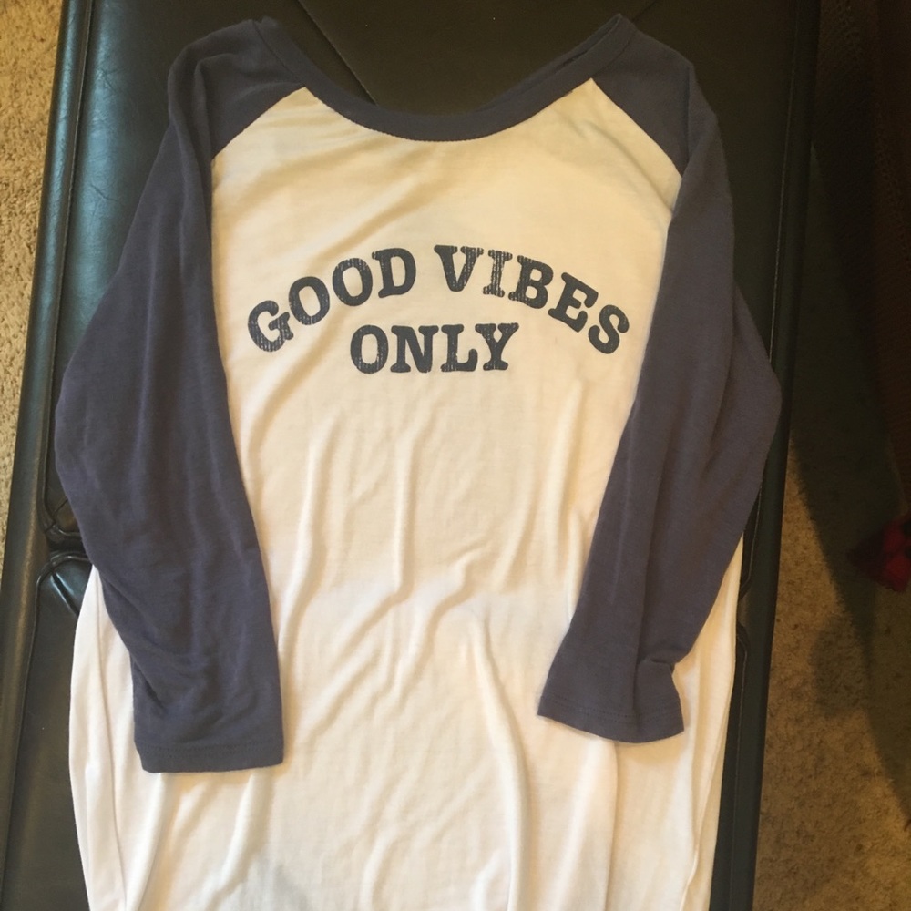 Quarter sleeved t shirt
